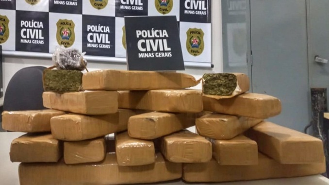 Polícia Civil apreende mais de 15 kg de maconha e prende três suspeitos de tráfico em Barbacena