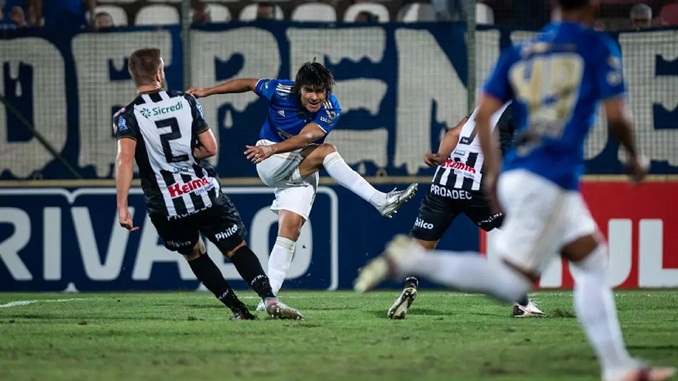 Gol anulado gera polêmica e determina empate do Cruzeiro