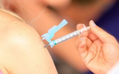 Covid-19: Benefício da vacinação de adolescentes é maior que eventuais riscos de eventos adversos