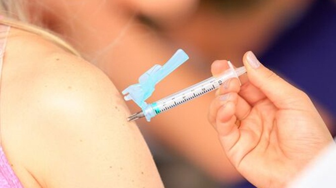 Agendada a vacinação da terceira dose em profissionais da saúde de 58 e 59 anos