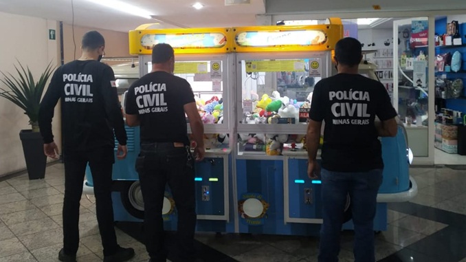 Polícia Civil apreende máquinas de pegar pelúcias em Barbacena