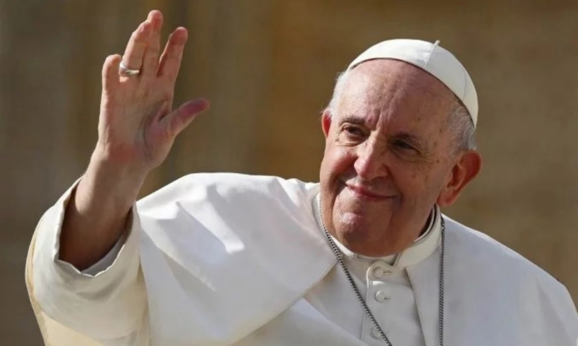 Papa Francisco autoriza que padres deem bênção a casais do mesmo sexo