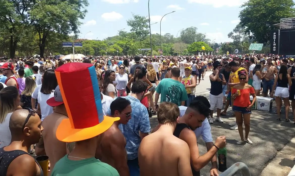 Pelo menos 129 blocos de rua cancelam participação no carnaval de SP