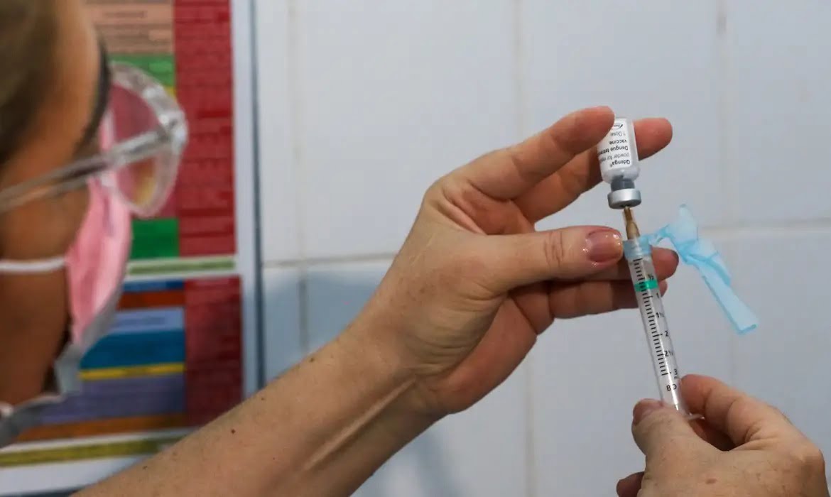 Dengue: apenas 2 de cada 10 vacinas entregues pelo SUS foram aplicadas