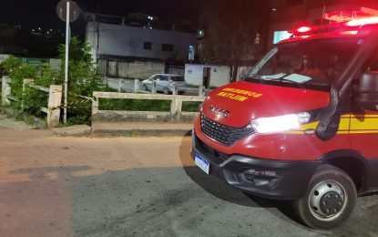 Bombeiros atendem vítima de queda de altura na Av. Sanitária