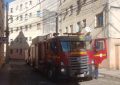 Bombeiros combatem incêndio em apartamento no Grogotó