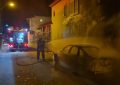Bombeiros combatem incêndio em veículo em Tiradentes