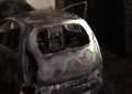 Bombeiros combatem incêndio em veículo no Tejuco